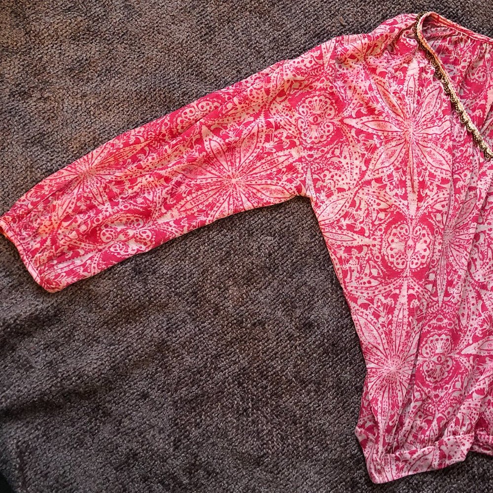 Free People SAFFRON FIELDS EMBELLISHED TEE CHERRY COMBO - Picture 13 of 14